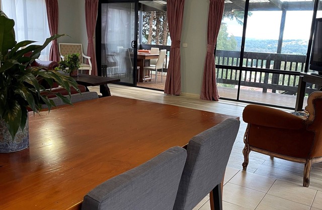 Hidden Valley Victoria -tuscany Vibe - Entire House - Near Golf Course & Trails