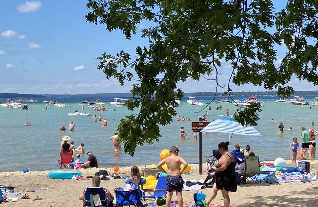**Higgins Lake Cottage -- 1 Mile to South Higgins Lake Beach & Park**