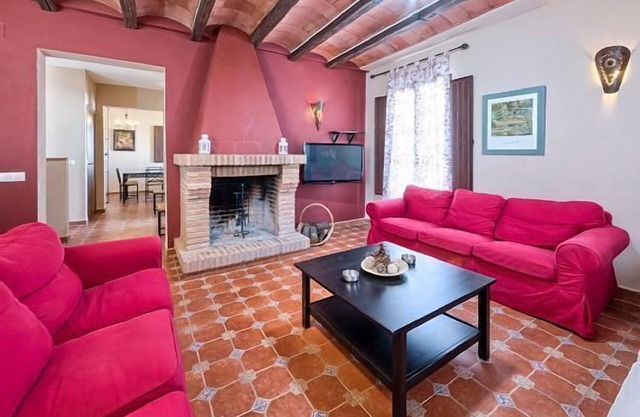 high capacity, bathroom in all rooms, jacuzzi, natural activities