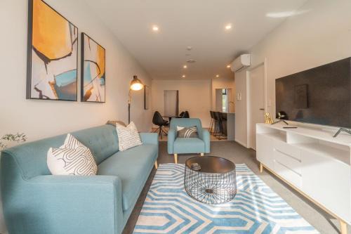 High End Centrally located apartment with carpark