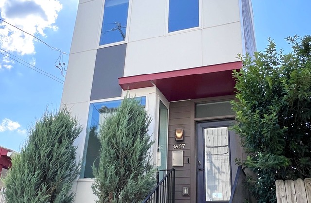 High-End Modern w/Roof Deck @ Awesome Location