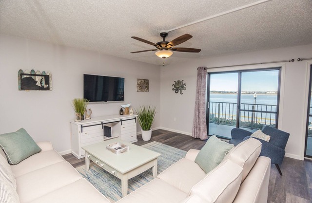High End Updates, Open Bay Views, Bayfront pool, 3 blocks to beach/boardwalk!