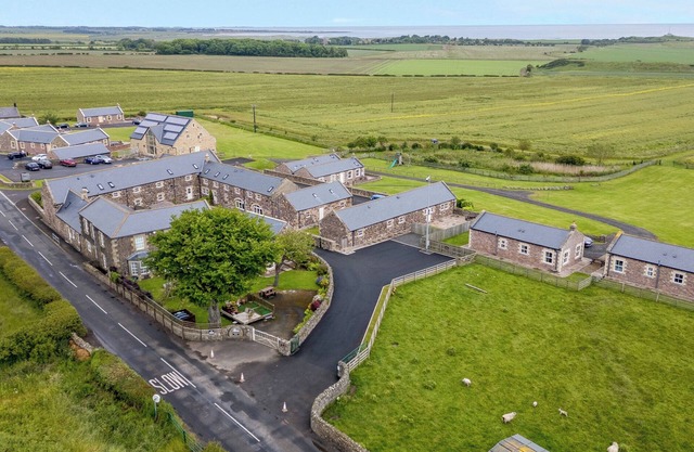 HIGH HEMMEL HOUSE, family friendly, with pool in Embleton