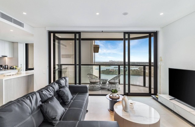 High level deluxe 2 bedroom APT