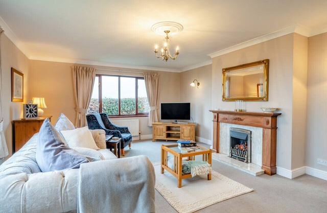 High Mains - Four Bedroom House, Sleeps 8