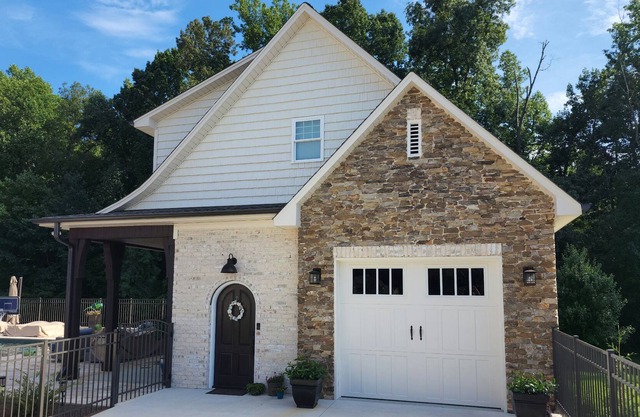 High Point Furniture Market Gem! 1 bed/bath studio apartment