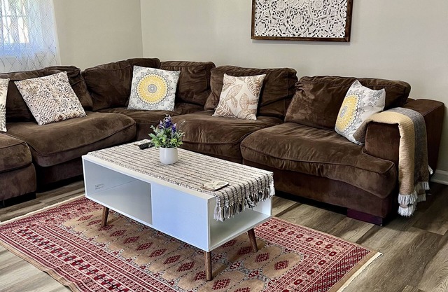 High point home 5 mins away from HPU & downtownn