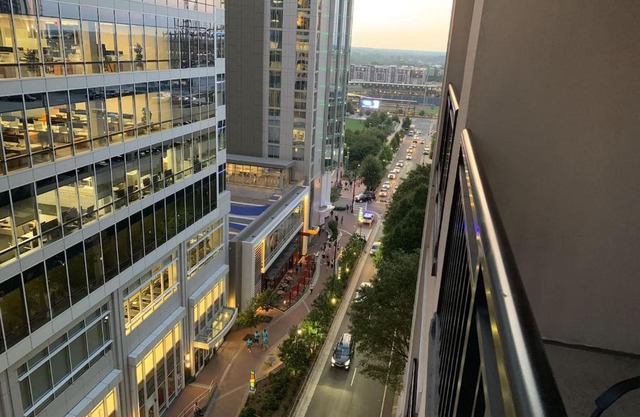 High Rise - Pool & Gym - Breathtaking City Views