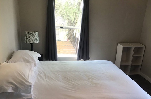 High Speed WiFi - Clean, Simple and Central - 5 min from downtown
