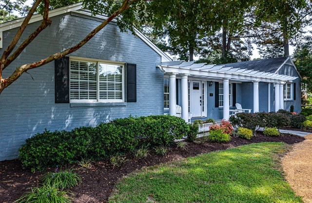 HIGH TIDE: Spacious Comfort Next to Tides Inn