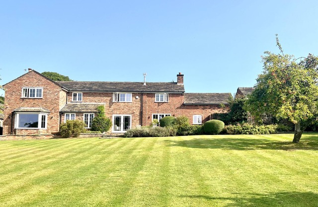 HIGHER PARK FARM, pet friendly, with a garden in Alderley Edge