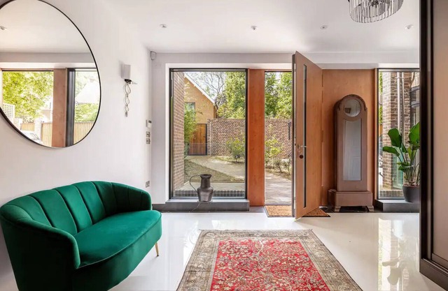 Highgate - Luxury 4-Bedroom Spacious House with Indoor Pool