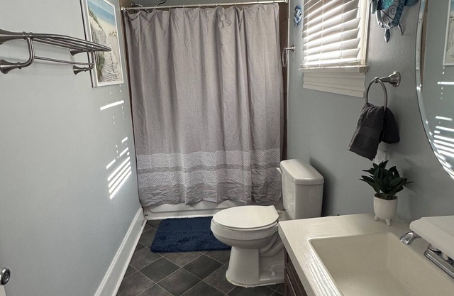 Highland Ave 1-Bedroom Apartment