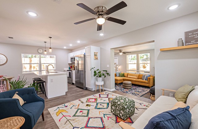 Highland Home-The heart of P'cola-5beds, 8guests