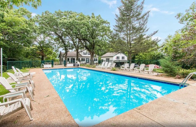 Highland House - Heated Pool, Dock, Sleeps 23!