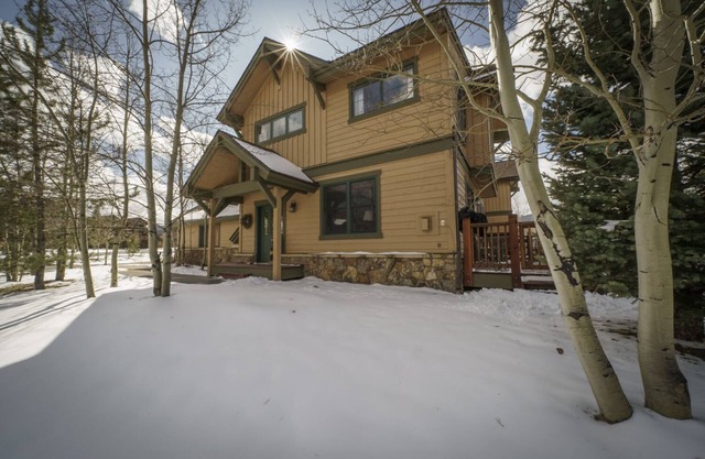 Highland House – Private Hot Tub & Mountain Views