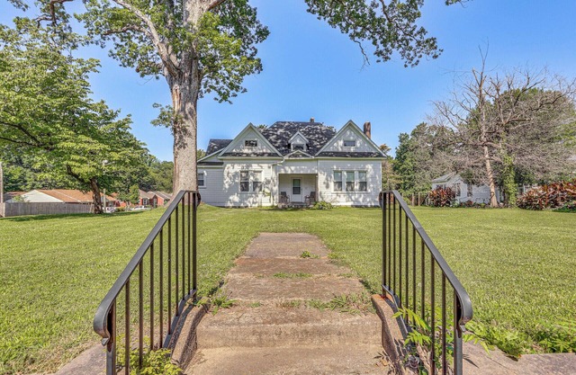 Highland Manor, King size Beds, Game Room with Treadmill.