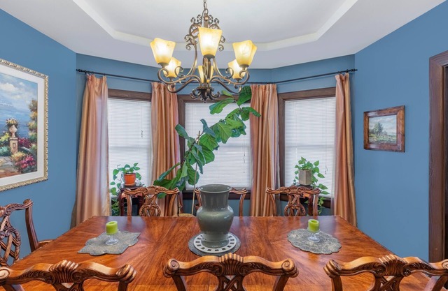 Highlands Bungalow Close to All/3000+ sq ft
