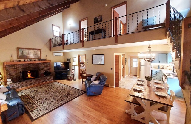 Highlands/Lake Glenville Area-Hot Tub-Mtn Stream-WIFI-Seclusion