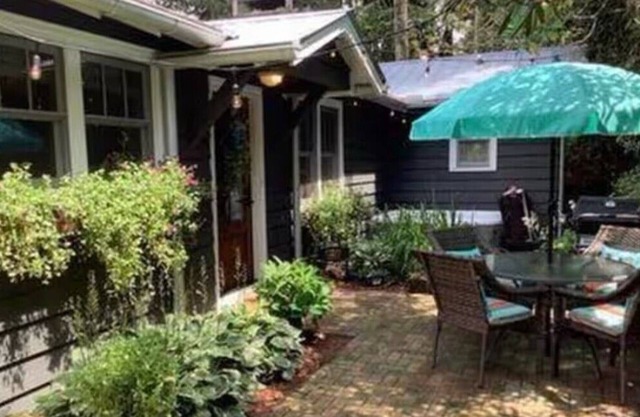 Highlands Lakefront Home 2 minutes from downtown!