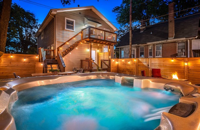 Highlands Magic! 5 bed, 2 ba, HOT TUB!
