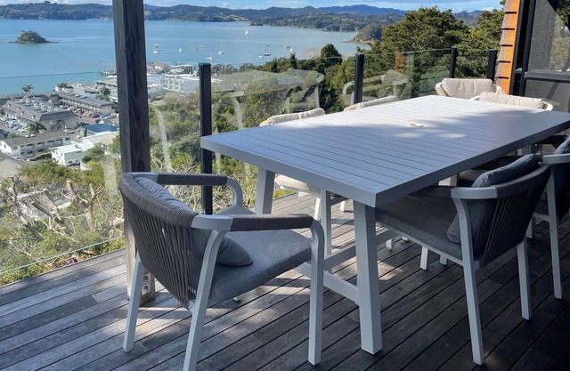 Highview House, magnificent seaviews, overlooking Paihia. Close to town & beach.