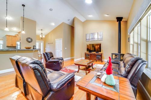 Hike and Explore Graeagle Getaway with Furnished Deck