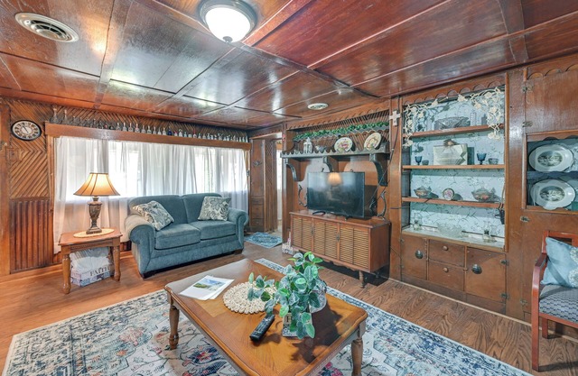 Hike & Fish: Rustic, Timeless McKee Home w/Yard