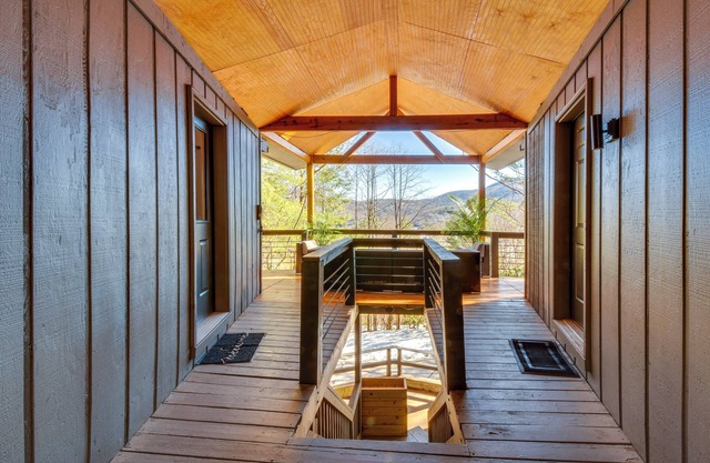 Hike, Golf & Relax: Pet-Friendly Apt in Dillard