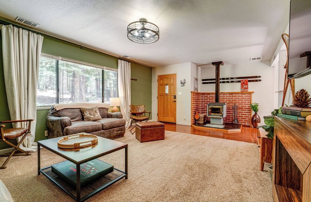 Hike & Ski! Cabin 20 Mi to Soda Springs Mtn Resort