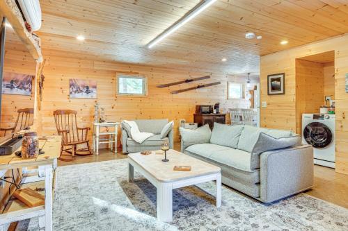 Hiking and Snowmobile Trails On-Site Alton Retreat!