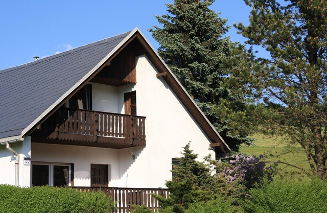 Hiking vacation, detached, fully fenced vacation home in the countryside