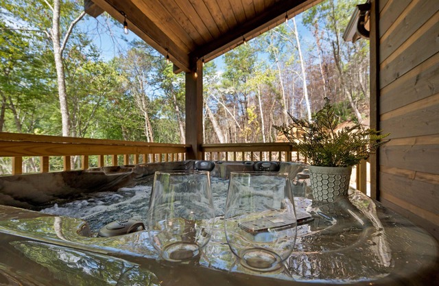 Hiking Waterfall Private Fireplace HotTub Shuffleboard