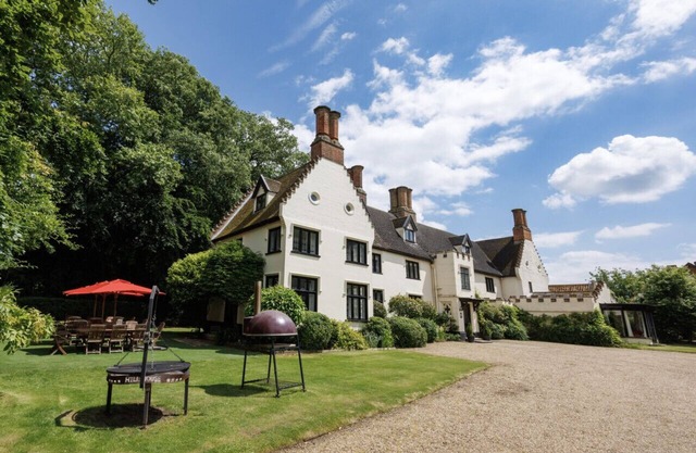 Hill House - Nine Bedroom House, Sleeps 21