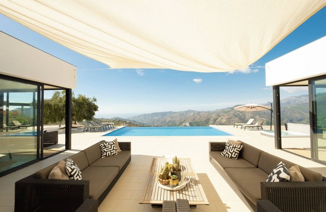 Hill house Spain -villa casa blanca with Sea & Mountain View, Pool and Jacuzzi