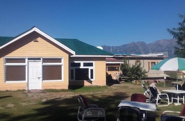 Hill Top Hotel Shogran
