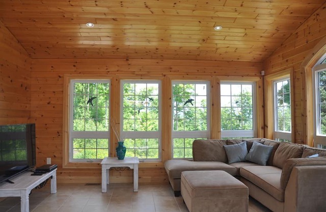 Hill Top Lake House - Wilberforce, Ontario, Canada