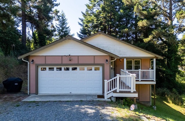 🏡 Hillcrest Hideaway- Tucked Away Cozy Comfort and Convenience 🌳