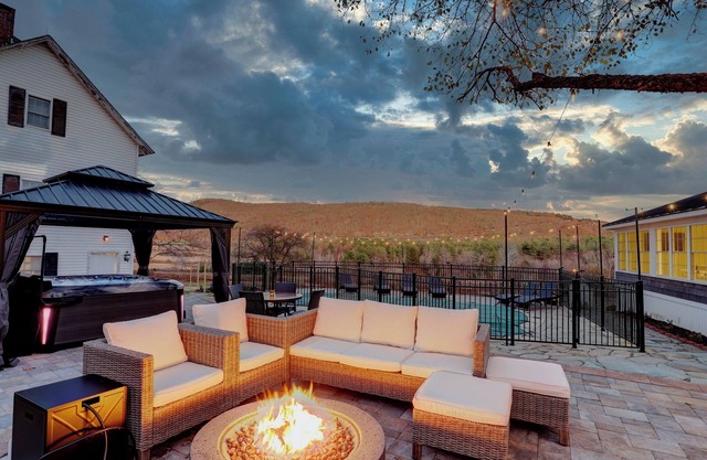 Hillsdale Retreat Farmhouse with Pool, Firepit, Hot Tub and Game Room