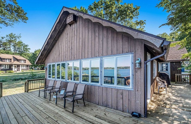 Hillside Cottage on Gravel Lake
