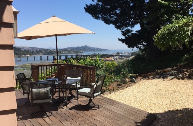 Hillside Cottage , Views of SF bay , 10 mins. to San Francisco , Muir woods!