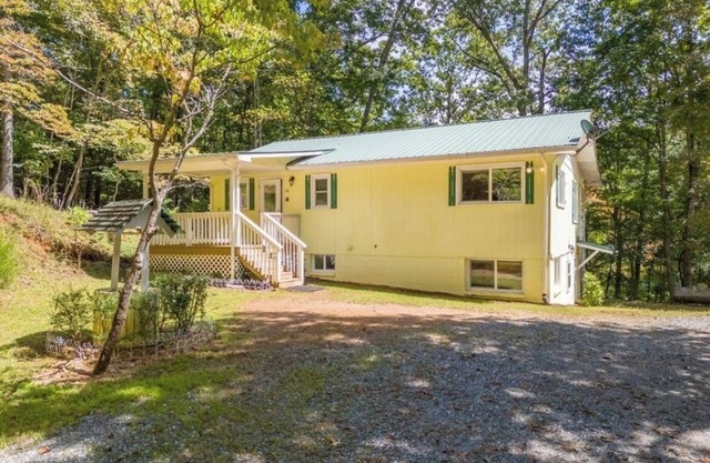 Hillside Haven 1/1 - For those who love hiking, the outdoors, and Western NC!