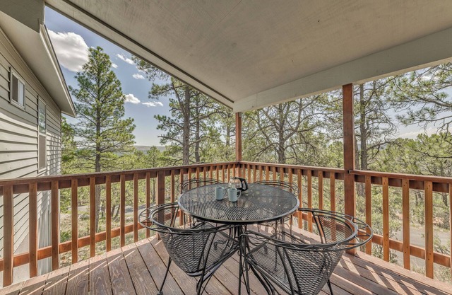 Hillside Haven w/Deck < 2 Miles to Dwtn Ruidoso!