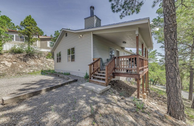 Hillside Haven w/Deck < 2 Miles to Dwtn Ruidoso!