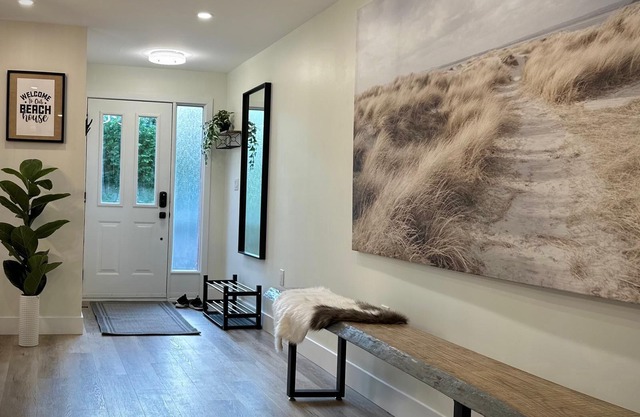Hillside Hideaway - Up By The Ravine w/5 Minute Walk to Little Beach