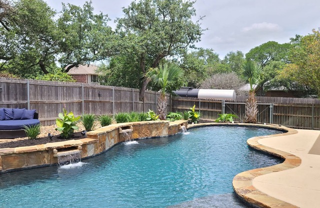 Hillside Tropical Retreat - relax, work, and live pure