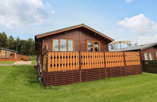 HILLSIDE VIEW, pet friendly, character holiday cottage in Alnwick