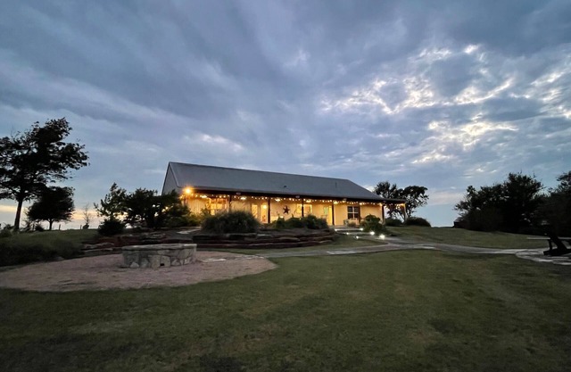 Hilltop Getaway with Awesome Views