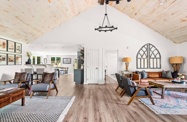 Hilltop Home on 12 Acres | Fire Pit | 4 King Beds | Family & Dog Friendly