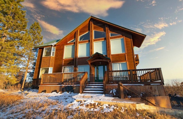 Hilltop home with mountain views close to amenities and national forest.